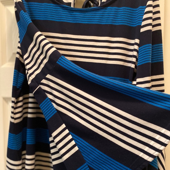 NEW YORK & COMPANY XL Long Sleeve, Bell Sleeve, Casual, - Picture 2 of 5